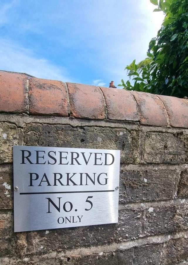Centrally Located Boscombe Beach Apart With Parking 伯恩茅斯 外观 照片
