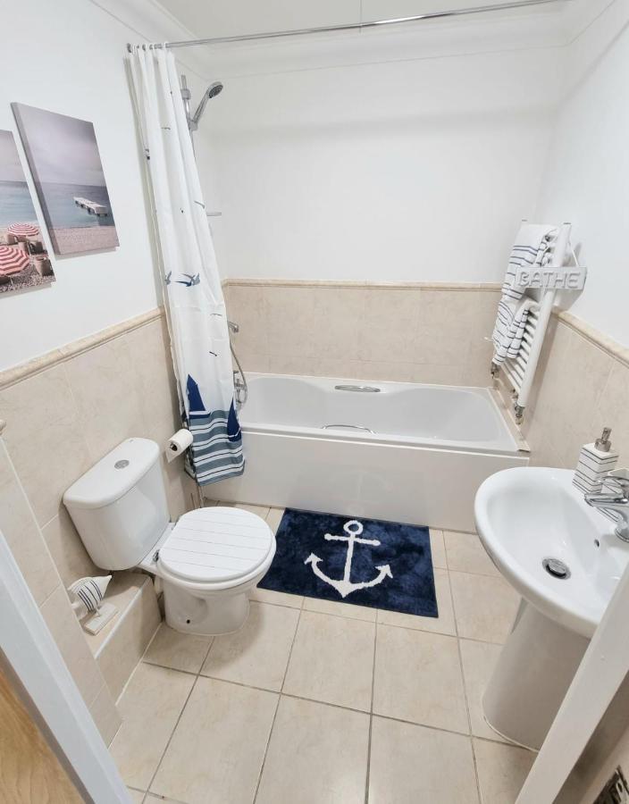 Centrally Located Boscombe Beach Apart With Parking 伯恩茅斯 外观 照片